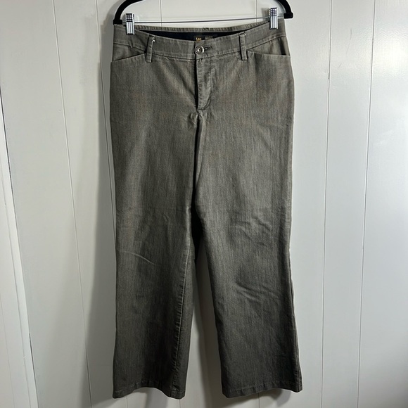 Lee Regular Fit Trouser Midrise Flex Motion Bootcut Gray Womens Size 10 Short - Picture 1 of 7